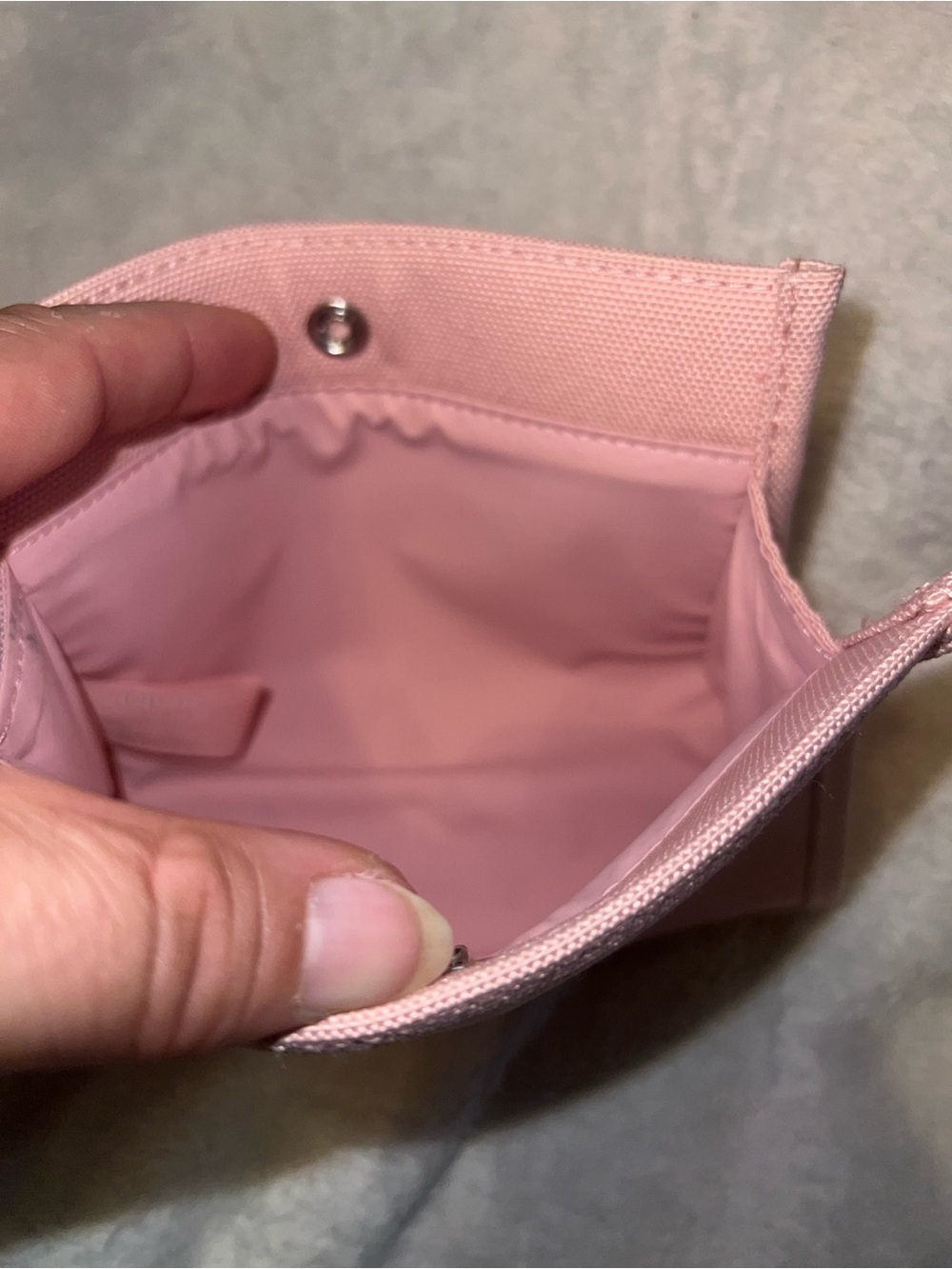 Dior makeup pouches comes with both - Picture 4 of 8